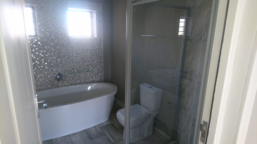 To Let 3 Bedroom Property for Rent in Hillside Free State